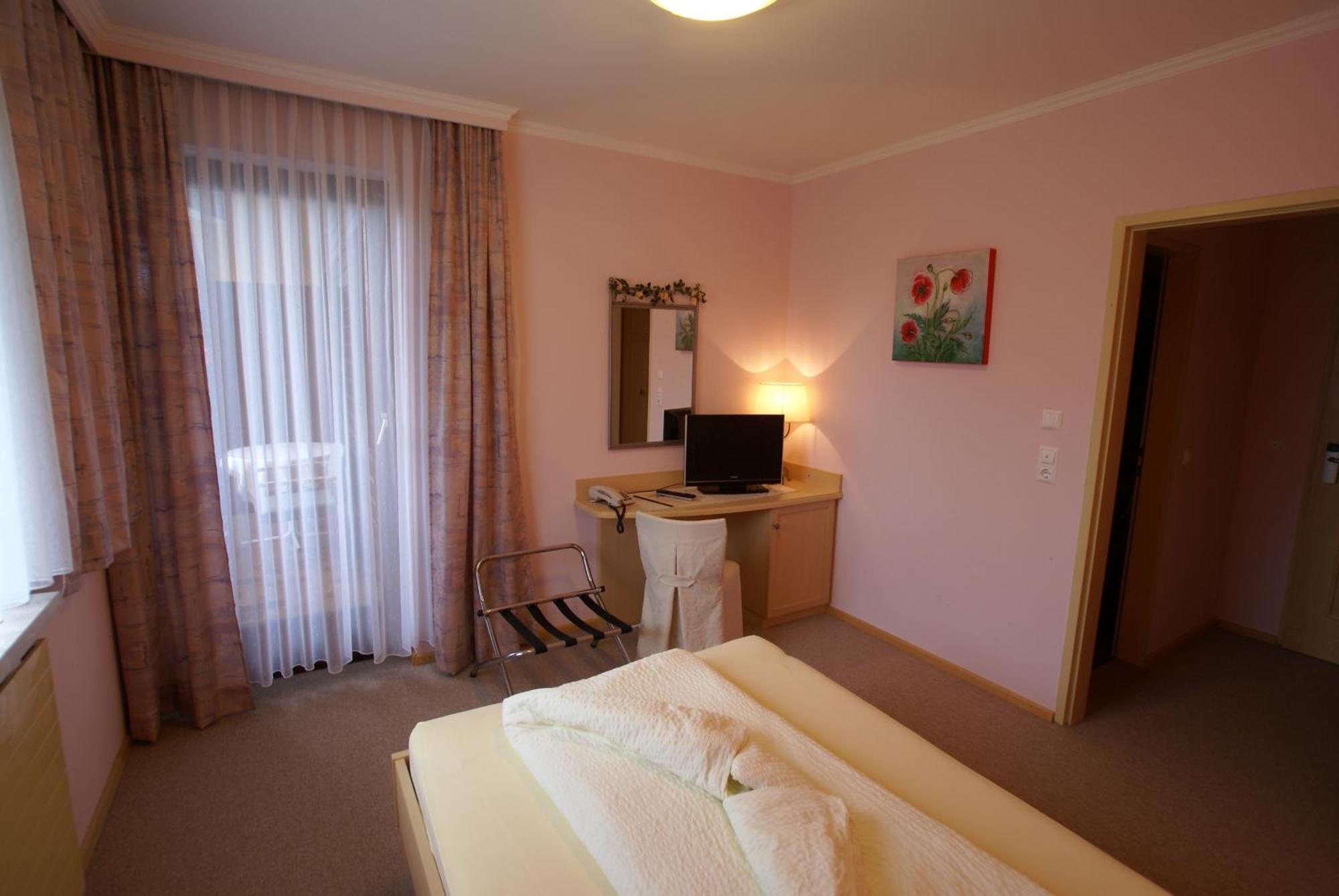 Gasthof Hotel Zur Post Ferlach Dış mekan fotoğraf