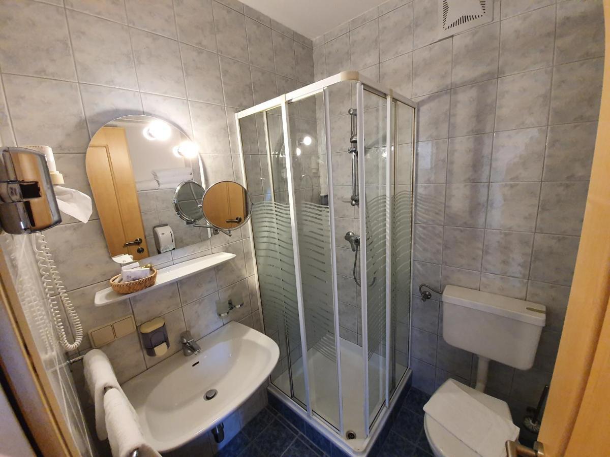 Gasthof Hotel Zur Post Ferlach Dış mekan fotoğraf